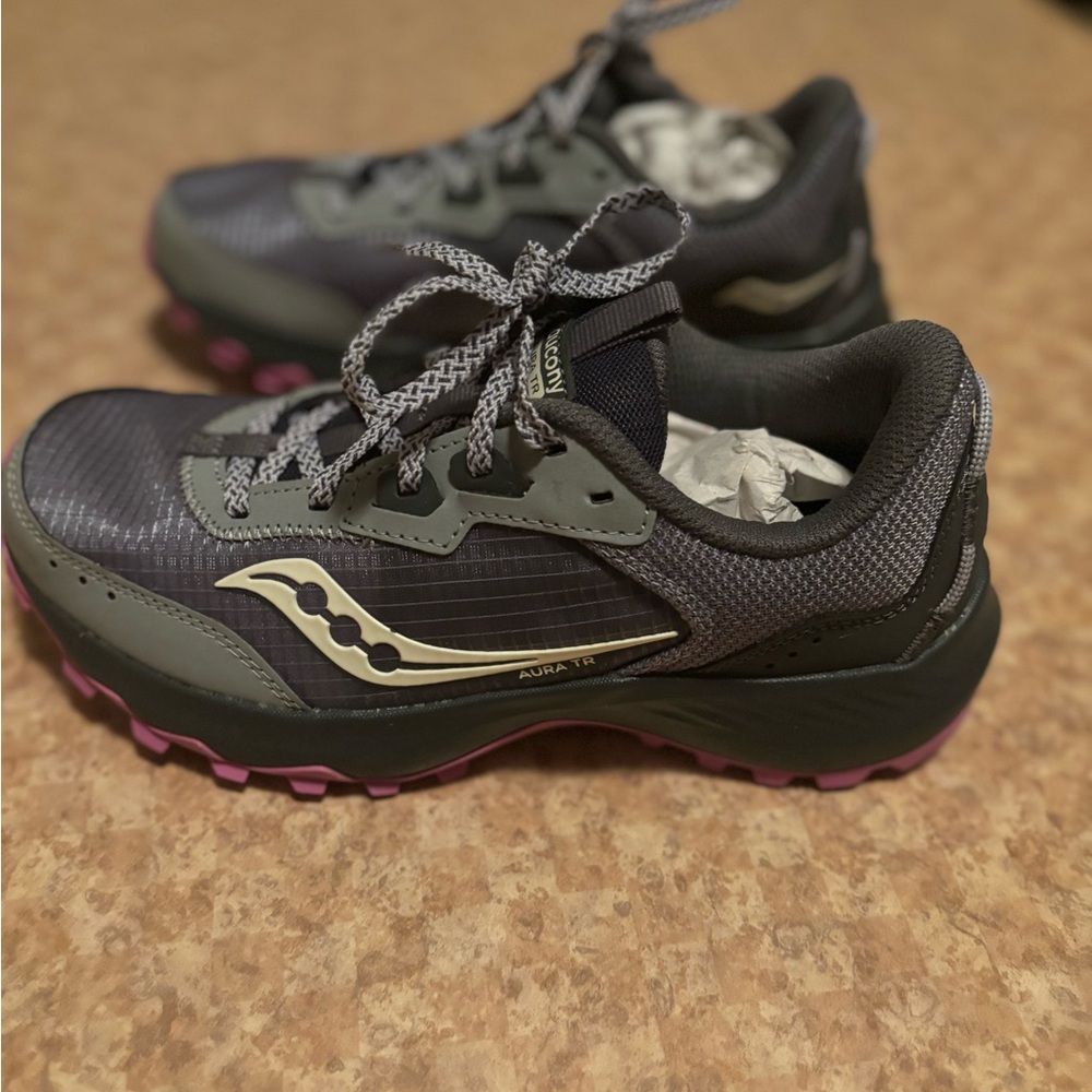 Size 8 Saucony Women’s Tennis Shoes